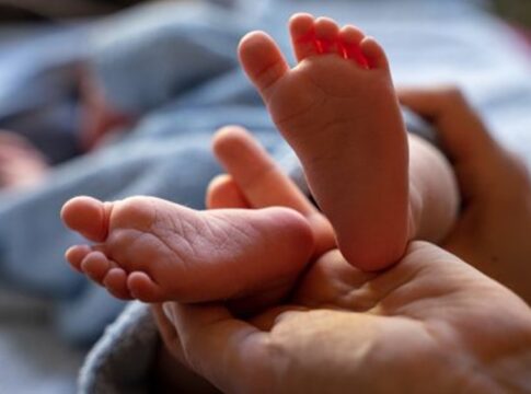 sc:-bebe-de-5-meses-cai-de-trocador-em-creche-e-tem-fratura-na-cabeca