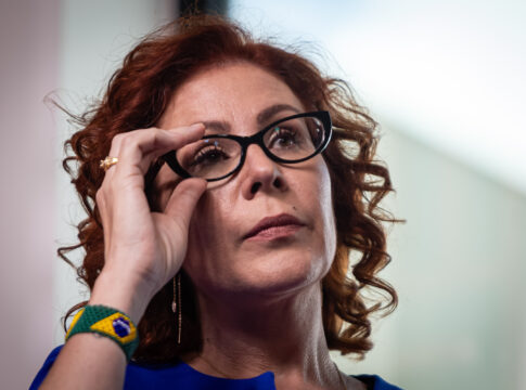condenada-pelo-stf,-carla-zambelli-diz-que-deixou-o-brasil