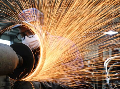 producao-industrial-tem-alta-de-0,1%-de-marco-para-abril