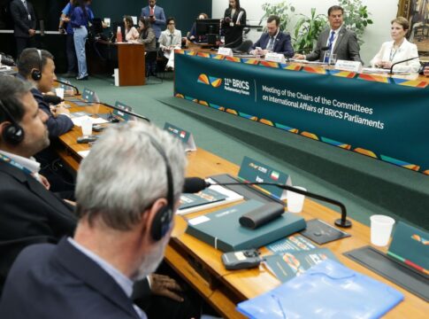 parlamentares-do-brics-criticam-guerra-tarifaria-promovida-pelos-eua
