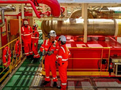 anp:-producao-de-petroleo-cresce-13,7%-em-abril.-pre-sal-bate-recorde