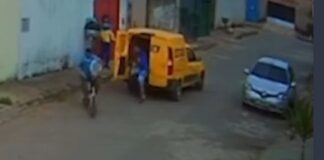 video:-dupla-armada-rende-entregador-e-rouba-encomendas-no-df