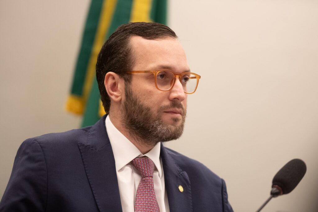 bancado-pela-camara,-deputado-foi-aos-eua-discutir-sancoes-com-eduardo