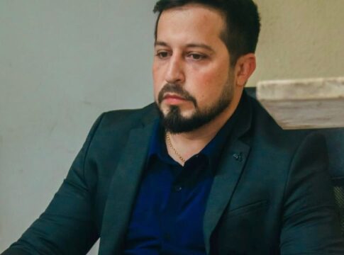 empresario-ironiza-ferida-de-jornalista-que-mandou-agredir:-“beijinho”