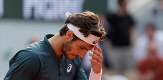 video:-tenista-acerta-bolada-em-juiza-durante-partida-de-roland-garros