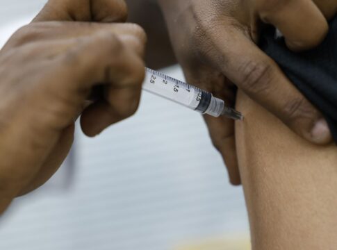 rio-alerta-para-vacinacao-contra-sindrome-respiratoria-aguda-grave