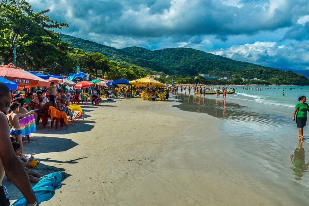 ubatuba-proibe-tendas-e-limita-tamanho-de-guarda-sol-em-praias
