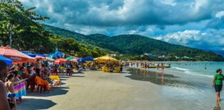 ubatuba-proibe-tendas-e-limita-tamanho-de-guarda-sol-em-praias