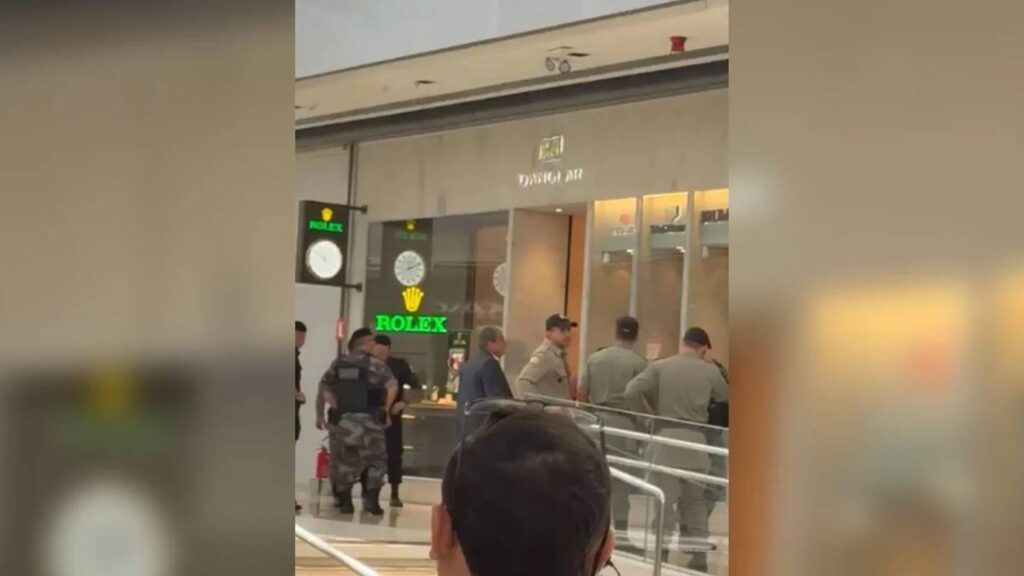 go:-loja-de-relogios-de-luxo-e-alvo-de-“golpe-do-assalto”-em-shopping