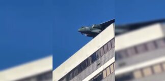 video:-aviao-de-guerra-voando-baixo-chama-atencao-em-taguatinga