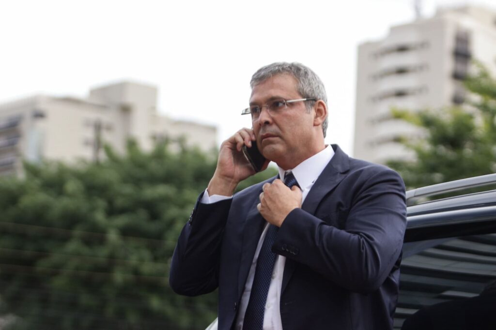 caso-zambelli:-lindbergh-volta-a-pedir-que-bolsonaro-use-tornozeleira