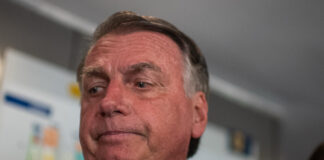 incomodado,-cla-bolsonaro-silencia-sobre-prisao-de-zambelli