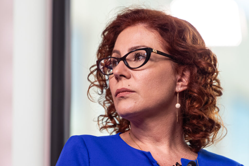 por-decisao-de-moraes,-redes-sociais-suspendem-perfis-de-zambelli