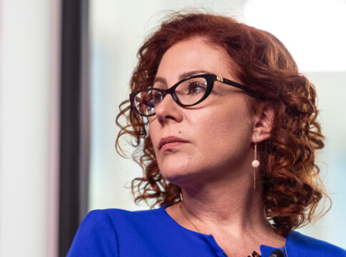 por-decisao-de-moraes,-redes-sociais-suspendem-perfis-de-zambelli
