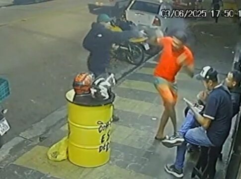 homem-e-executado-com-9-tiros-na-cabeca-em-frente-a-adega.-video