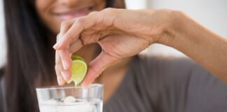 agua-com-limao-em-jejum-e-vila-ou-aliada-de-quem-tem-refluxo?-descubra