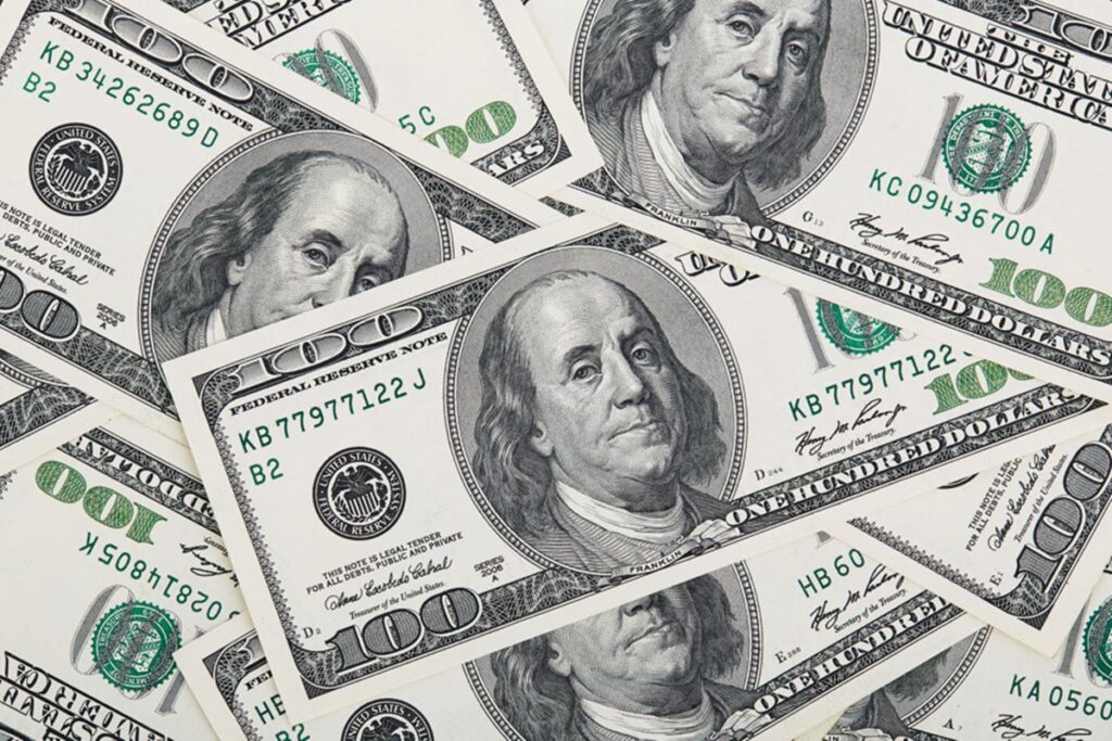 dolar-recua-com-mercado-de-olho-em-dados-dos-eua-e-juros-na-europa