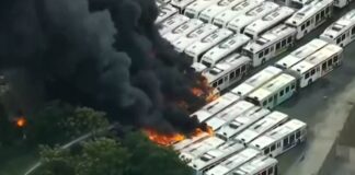 onibus-pegam-fogo-nos-eua-e-fumaca-espessa-chama-a-atencao.-video