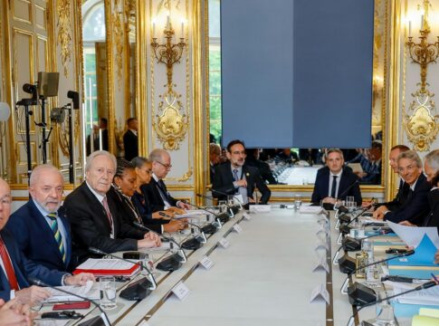 macron-pede-inclusao-de-clausulas-espelho-para-acordo-ue-mercosul