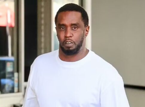 diddy-impressiona-com-comportamento-e-escolha-de-roupas-em-julgamento