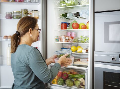 como-organizar-a-geladeira-para-evitar-contaminacoes-em-alimentos