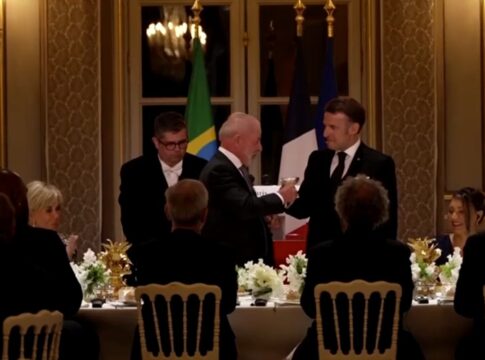 jantar-de-lula-e-macron-teve-brinde,-musica-de-gusttavo-lima-e-caviar