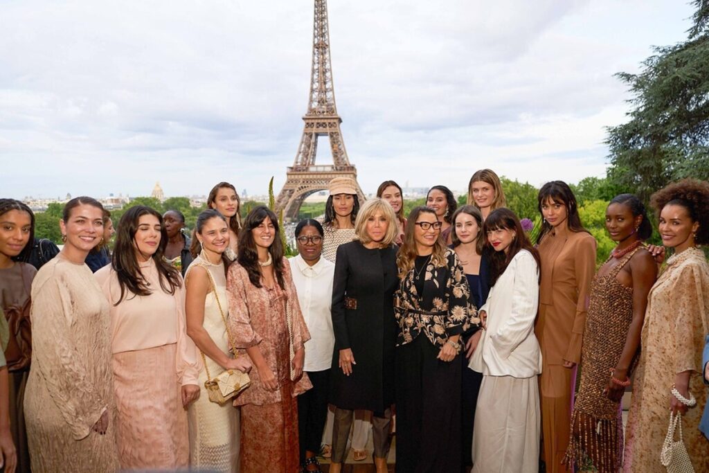 marcas-brasileiras-desfilam-em-evento-com-janja-em-paris;-veja-imagens