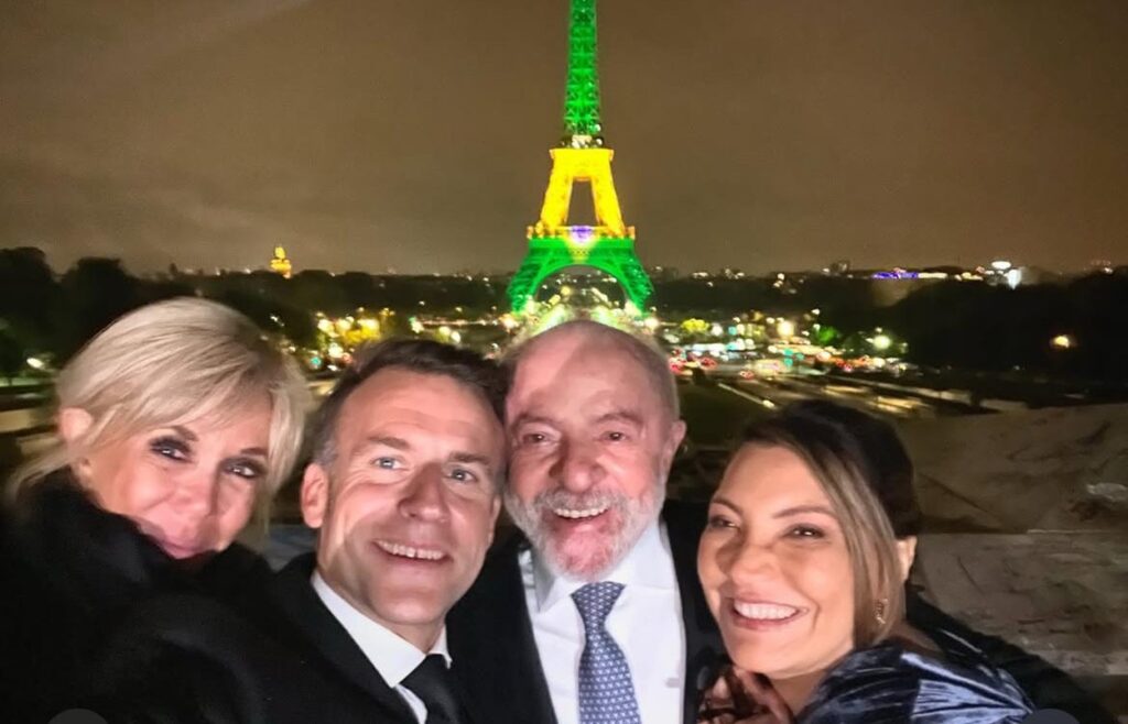 macron-posta-foto-com-lula-e-torre-eiffel-iluminada-de-verde-e-amarelo
