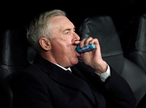 bandeirinha-e-chicletes:-veja-memes-da-estreia-de-ancelotti-na-selecao
