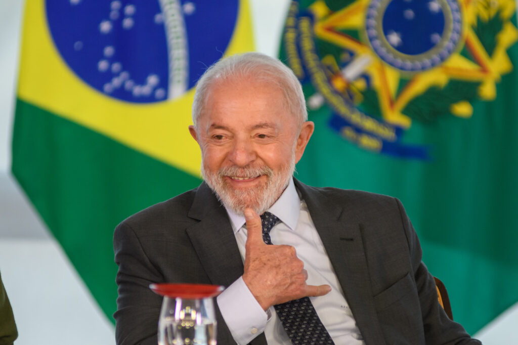 no-2o-dia-em-paris,-lula-recebe-titulo-e-inaugura-exposicoes-de-arte