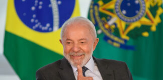 no-2o-dia-em-paris,-lula-recebe-titulo-e-inaugura-exposicoes-de-arte