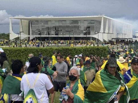 stf-julga-homem-que-levou-tiro-apos-agredir-pms-no-8-de-janeiro