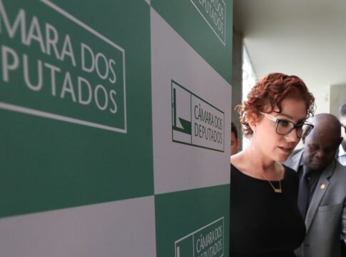 stf-julga-recurso-de-carla-zambelli-para-anular-condenacao
