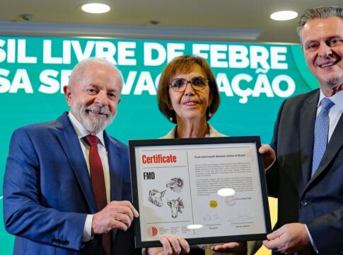 lula-recebe-certificado-de-pais-livre-da-febre-aftosa