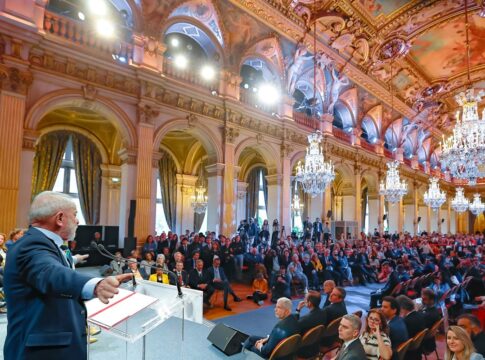 lula-manda-recado-a-trump-em-evento-com-empresarios-em-paris