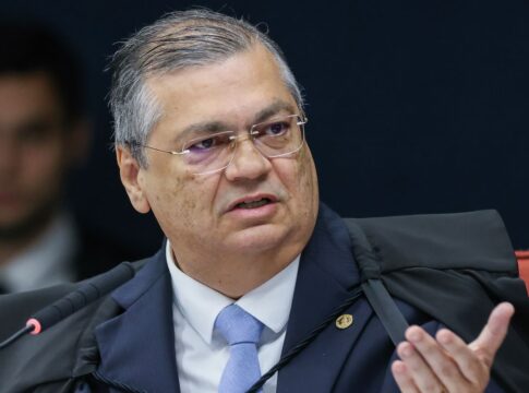 dino-suspende-multa-de-r$-1-milhao-por-dia-contra-professores-do-df