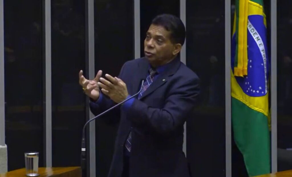 deputado-propoe-“lei-leo-lins”-para-blindar-humoristas-de-punicoes