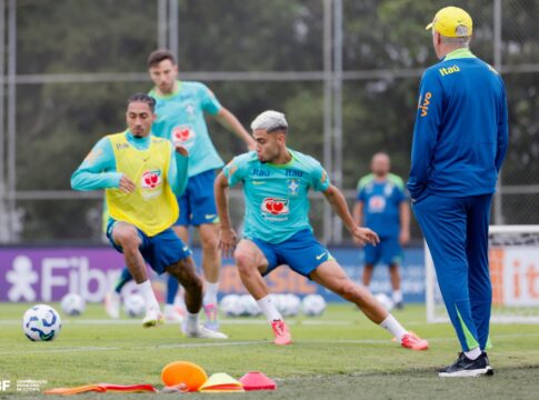 video:-selecao-brasileira-treina-em-sp-apos-empate-com-o-equador