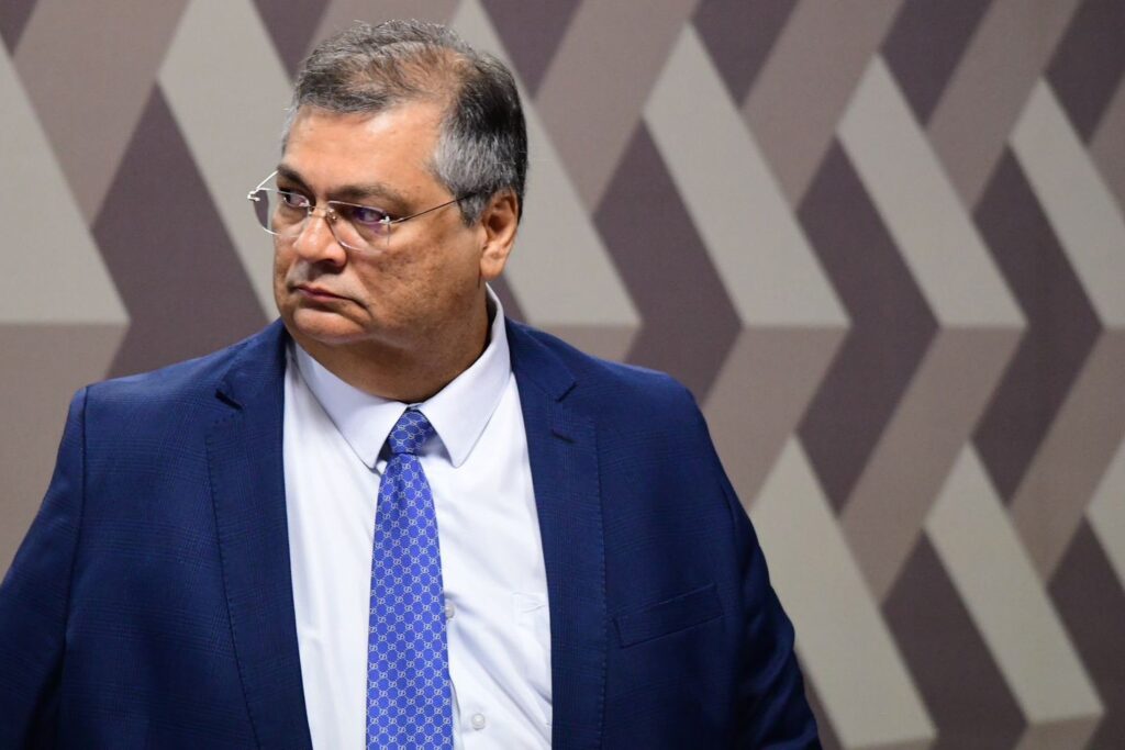 greve-dos-professores:-o-que-dino-argumentou-ao-cassar-multa-milionaria
