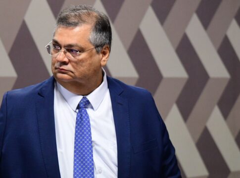 greve-dos-professores:-o-que-dino-argumentou-ao-cassar-multa-milionaria