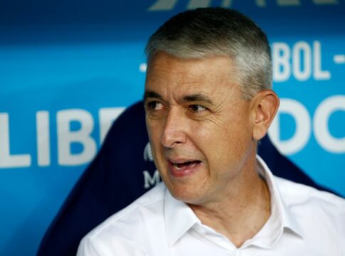 tecnico-brasileiro-assume-rival-do-botafogo-na-libertadores