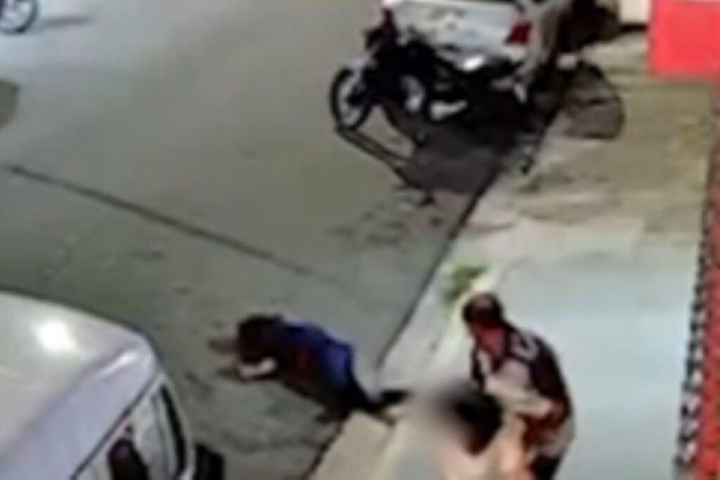 mulher-de-68-anos-e-agredida-apos-reclamar-de-latido-de-cachorro.-veja