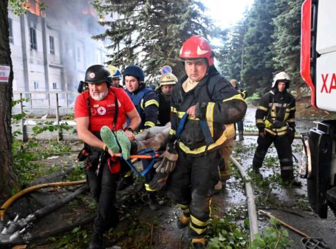 russia-bombardeia-2a-maior-cidade-da-ucrania-e-deixa-ao-menos-3-mortos