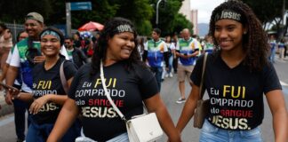 jovens-e-mulheres-puxam-aumento-de-evangelicos-no-pais,-revela-ibge