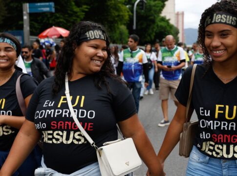 jovens-e-mulheres-puxam-aumento-de-evangelicos-no-pais,-revela-ibge