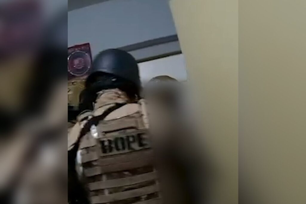 video-mostra-resgate-de-mulher-gravida-e-crianca-de-12-anos-no-df