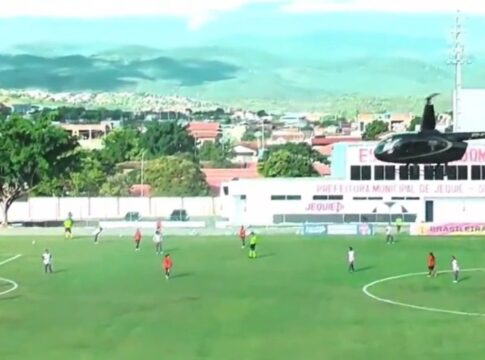 video:-helicoptero-invade-gramado-durante-jogo-do-brasileirao-feminino