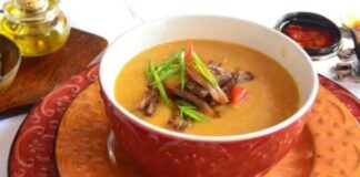 cremosa,-esta-sopa-de-mandioca-e-um-afago-na-alma;-aprenda-a-receita