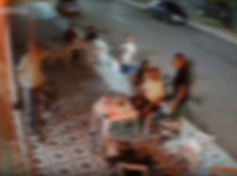 ladrao-obriga-funcionario-a-se-ajoelhar-e-ameaca-casal-com-bebe