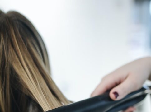 como-nao-deixar-que-uso-de-chapinha-e-babyliss-detone-seu-cabelo
